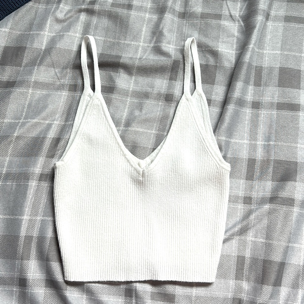 Ribbed white cropped tank top